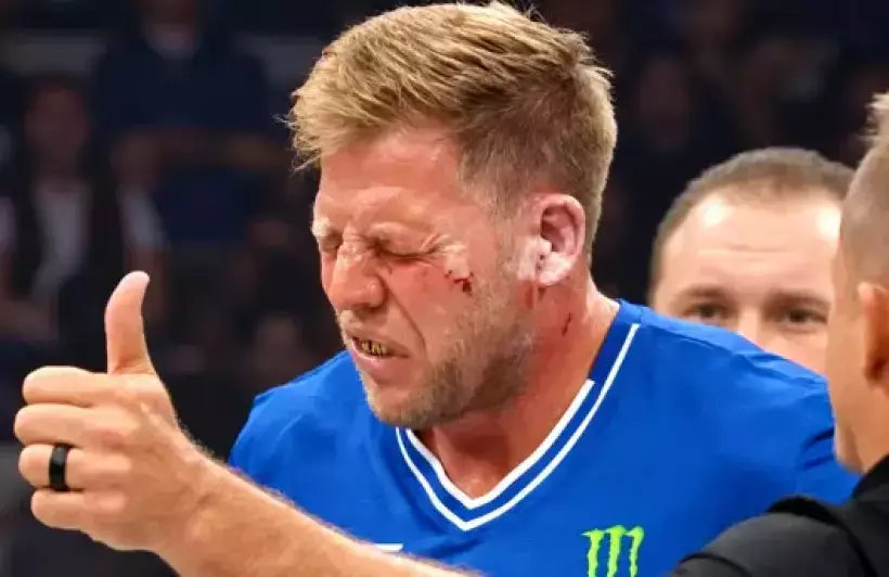 «Худшая травма в истории!»: экс-звезда WWE спасает зрение